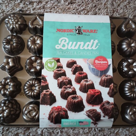 NEW Nordicware bundt mini tea cakes pan - Picture 1 of 4